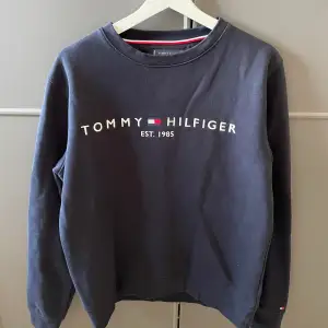 Tommy Hilfiger sweatshirt Marinblå  Storlek Large Cond 8/10