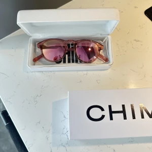 Chimi  - Säljer dessa as coola chimis med spegelglas, storlek #002💕Använda minst 5 gånger, så fint skick ( inga repor eller nått ) super snygga till sommaren!!❤️