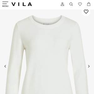 Hej! Säljer min vita lite ”tunnare” stickade tröja från vero Moda då den inte kommer till användning längre🥰Endast använt den 4 gånger, skriv privat för fler bilder😊Tryck inte på ”köp nu”