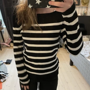 Tröja  - Jag säljer denna fina tröja från zara knit som inte går att köpa längre och som inte kommit till användning  ❤️