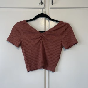 Topp - Topp från vero Moda i storlek xs  35 kr + frakt 🥰