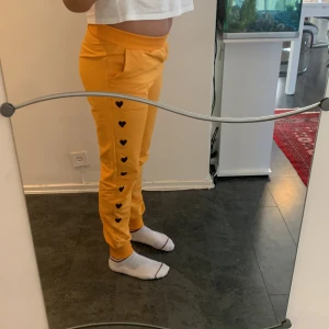Sweat pants - Den är ny men jag säljer för den är för den är lite lång. Köparen står för frakt.