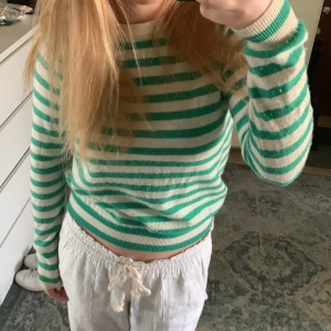 Stickad tröja - Väldigt snygg stickad tröja ifrån zara som itne kommer till användning🤍