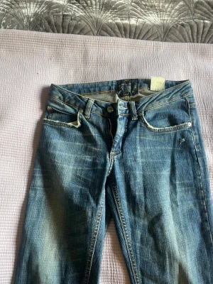 acne jeanse - ett par skit snygga jeans från acne som jag inte använder längre