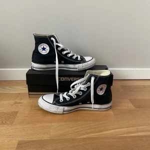 Skor - Skor i bra skick, använda 2-3 gånger. 