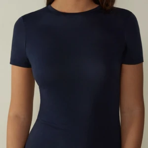 Intimissimi  - Säljer en blå och en vit T-shirt från Intimissimi! Precis köpta men kommer inte till användning. Stl S. 320kr för båda 150kr för en 💞