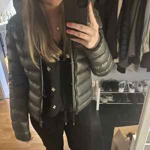 Colmar jacka  - Säljer denna super fina gröna colmar jacka i storlek S. Toppen bra skick och inga defekter. 2100kr 💕💕💕