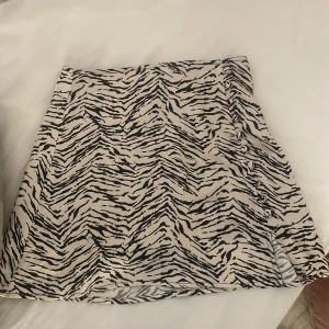 Zara  - Kjol från zara! Använd fåtal gånger 