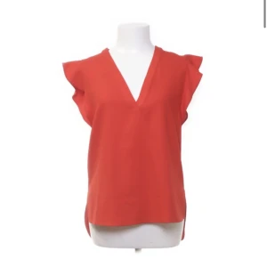 Topp volang/blus - Fin blus från Zara. Säljer på grund av lite stor.