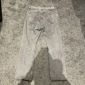 Hope rush denim  - Hope rush denim grå använda 2 gånger, ny skick. Storlek 31. Kan frakta mot fraktkostnad.