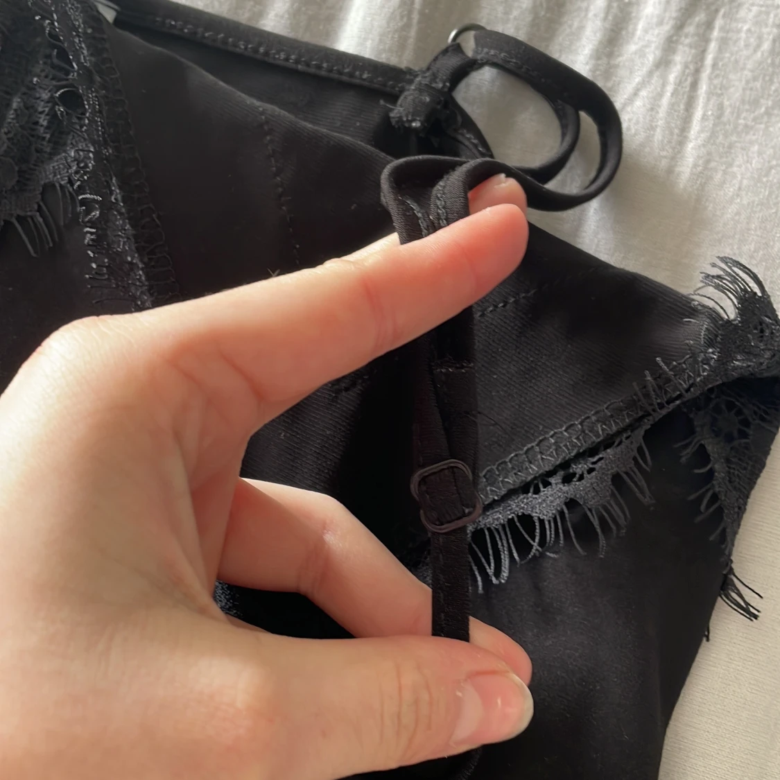 Svart linne med spets - 90