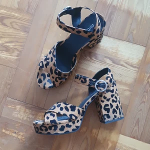 Cheetah Wedges  - Worn 2 times  ♡ Comfy Size 38 Easy to walk in and stable  Suede Cheetah print 