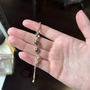 Armband  - Jättegulligt armband från glitter, använt 1-2 gånger. Så det är i fint skick. Pris: 50 kr 