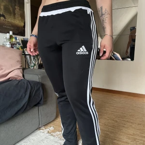 adidas byxor - sköna mjukisar💕