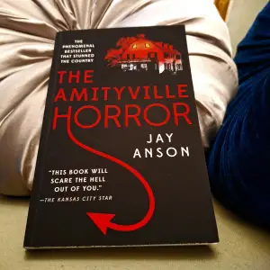 Jag Ansons eftertraktade bok om The Amityville Horror. Mycket fint skick!