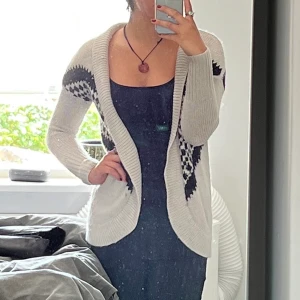 Hollister kofta - Hollister kofta i storlek xs. Jättefin men tyvärr för liten för mig. Har normalt sett Medium och den är väldigt tight i ärmarna på mig 😜💕