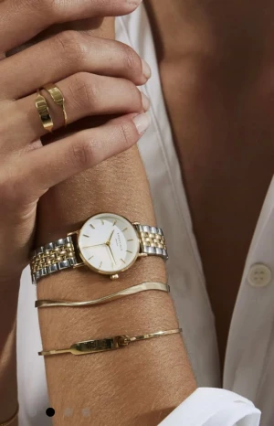 Rosefieldklocka - Superfin rosefield klocka, använd max 3ggr. Nyskick! Inköpt på guldfynd för ca 1,5 år sedan för 1369kr