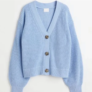 Blå cardigan💙 - Super skön och mysig blå cardigan från H&M i storlek XS, men passar även S! Nästintill oanvänd