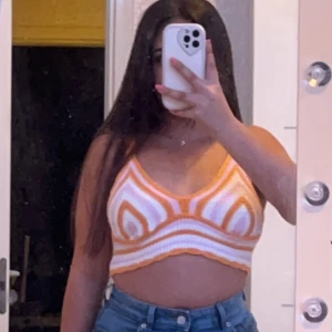 Topp - Super gullig stickad topp från bikbok i mycket bra skick! Passar stl xxs-s 🧡✨(Nypris 299kr)