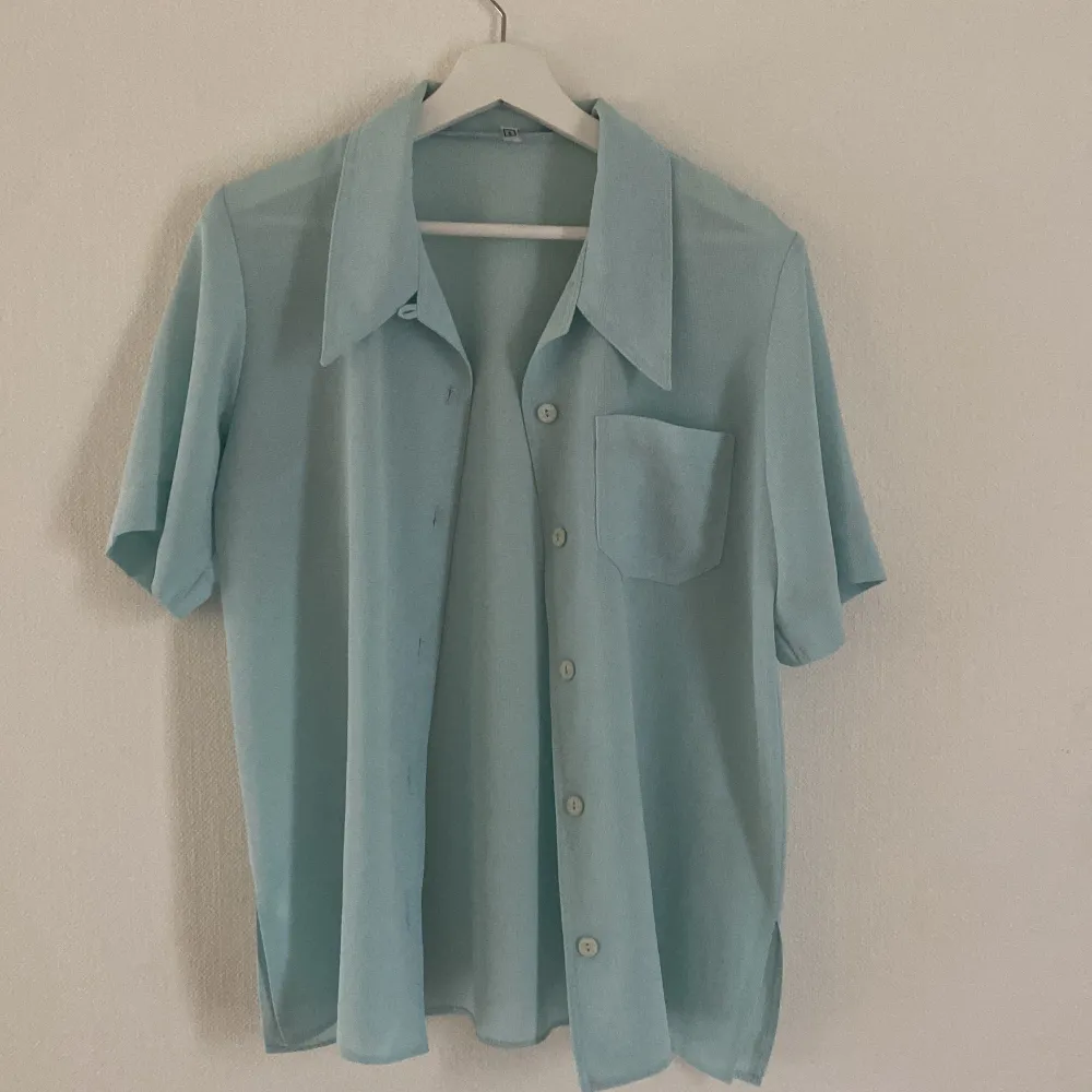 Vintage skjorta i superfin blå/grön. Vintage . Skjortor.