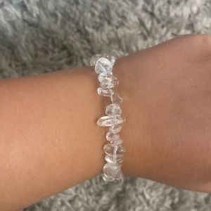 Kristallarmband - Egengjort kristallarmband från när ja hade ett smyckesföretag. De e äkta bergskristaller💋 ❌ trycke ej på köp nu❌