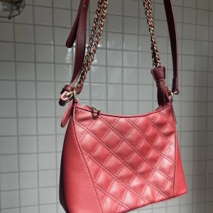 Don Donna handväska - Helt oanvänd Don Donna handväska i röd. 💝