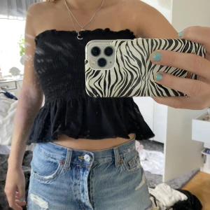 Topp - Säljer den här så fina off shoulder toppen från hm!❤️