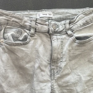 Jeans - Säljer Bootcut Jeans från Mango storlek Xs. Använt 1 gång!   Säljs för 150kr ink