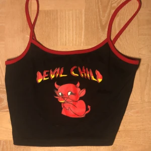 Linne - Sjukt snyggt linne med tryck, helt ny och har bara provat en gång. Nyskick och helt utan defekter