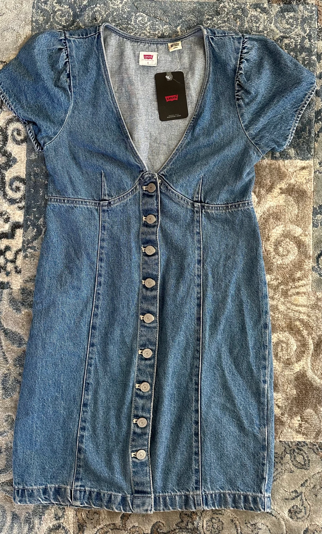 Oanvänd denimklänning Levis, storlek small. - 90