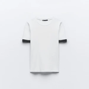 zara topp - jättefin topp från zara💞säljer då den inte kommer till användning. jättebra skick.