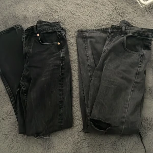 jeans - två jeans med slitningar på knäna! dom första är från gina (stl 32, high/ mid waist)  dom andra från shein (stl xs, mid/ low waist).  160 kr för gina 100 kr för shein 200 kr för båda kontakta för mer info💕