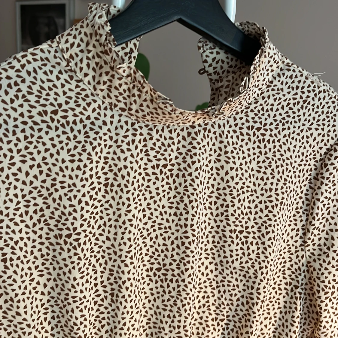 Söt klänning med volang - 90