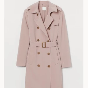 Trenchcoat S - Nyskick, I storlek xsmall men väldigt stor model så sitter som s/m. I färgen Puderrosa 