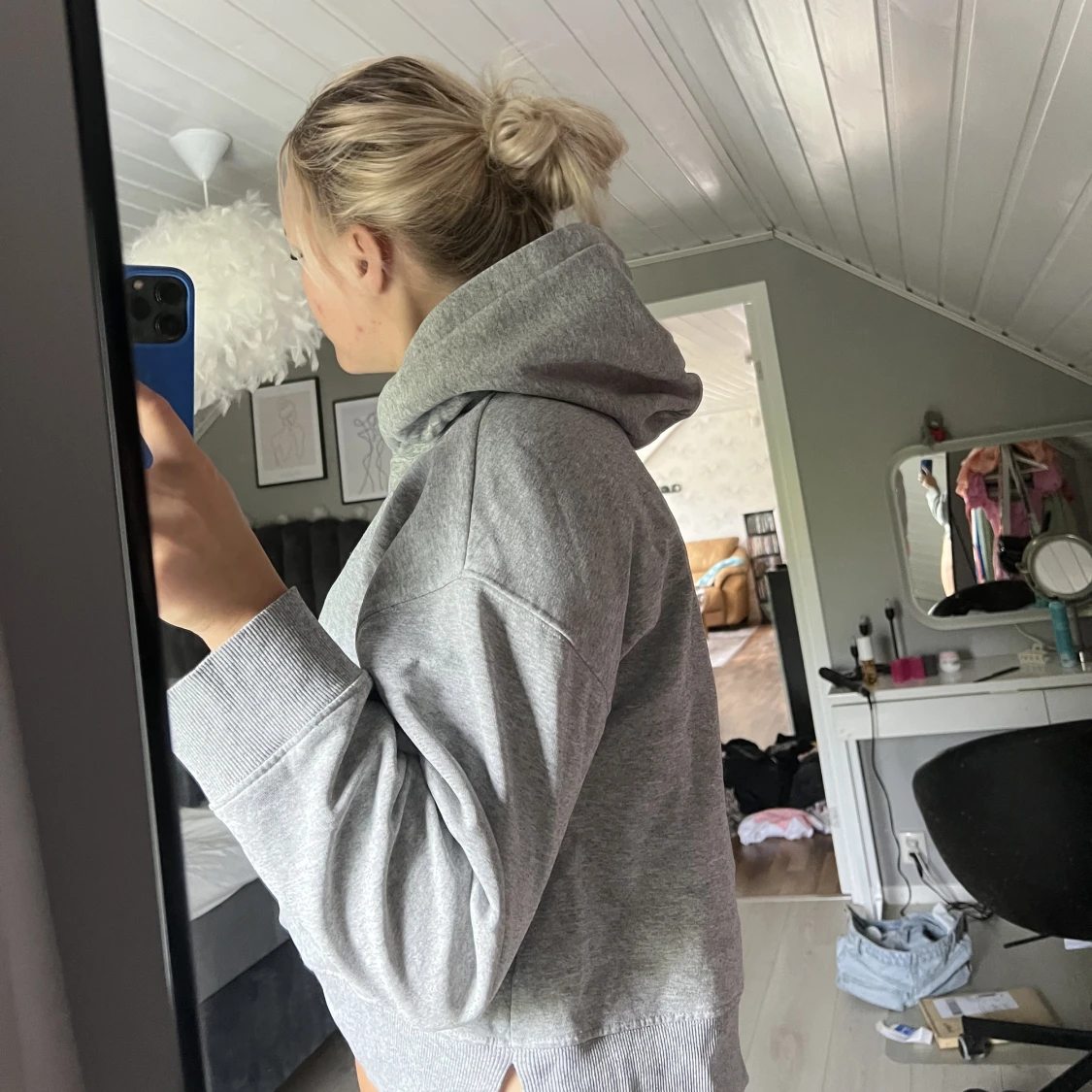 Grå enkel hoodie 🫶🏼 - 90