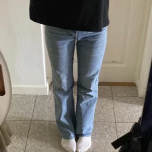 Bootcut jeans - Säljer mina midwaisted jeans ifrån hm då de inte kommer till användning. Perfekta i längden på mog som är ca 163. Köpta i höstas och är sparsamt använda. Kom privat för mer info och bilder 💓💓