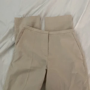 Kostymbyxor  - Hm, storlek 34 