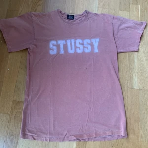 Stussy t shirt  - Snygg stussy t shirt i storlek M. 