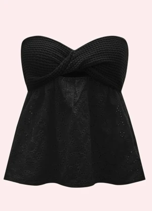 Topp -  jättegullig volang topp med mönster säljer för att det inte riktigt är min stil men den är verkligen jätte gullig och sitter bra hör av er om intresse eller för fler bilder❤️