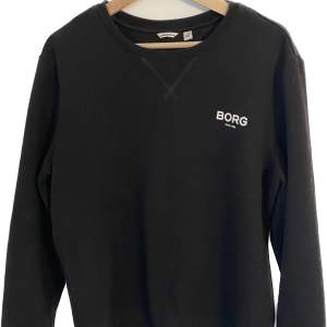 Säljer här min tröja från Björn Borg i stl M. Den är i bra skick. Priset kan diskuteras. Hör gärna av dig vid frågor!