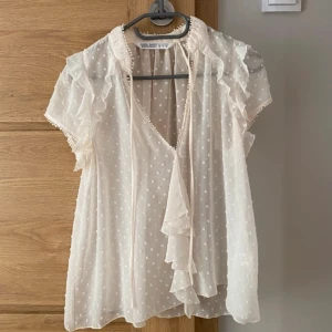 Zara topp - Superfin zara topp som är för stor för mig som har xs🩷 i storlek s och slutsåld! Endast testad!