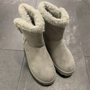 Skor - Säljer ett par grå vinterskor som aldrig är använda i storlek 37