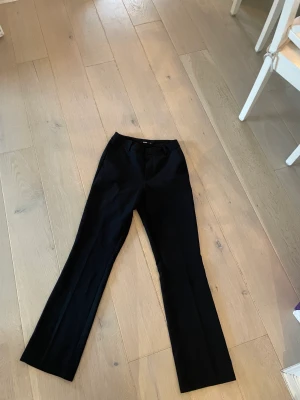 Kostymbyxor - Kostymbyxor från bikbok, använd fåtal gånger