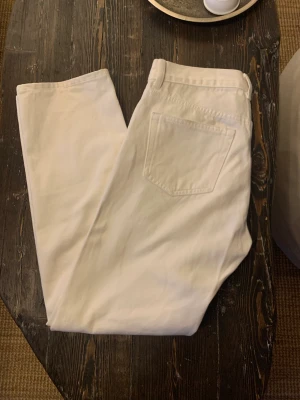 Weekday Space Jeans - Säljer mina Weekday byxor då de har vuxit ur mig Storlek 27/30 Nypris 600 Hör av dig ifall du har några frågor!😊