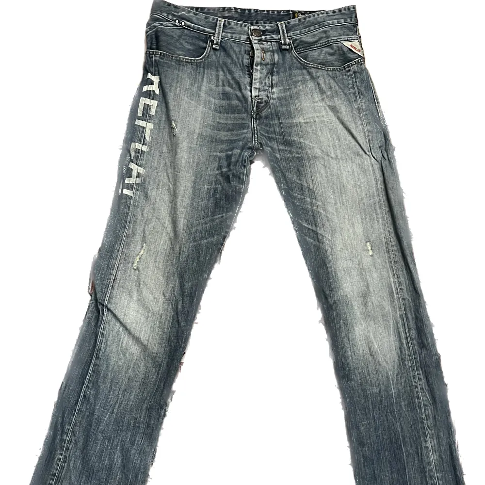 Retro Replay jeans med rak passform. Minimalt slitage.  Strl: 30/34. Jeans & Byxor.