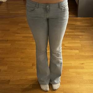 Säljer dessa super sköna och snygga jeans från Nelly.com då dom har börjat bli lite för stora för mig💕💕