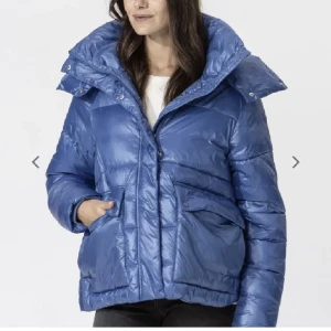 Indiska jacka  - Säljer denna populära indiska jackan som är helt slutsåld!! I storlek S 