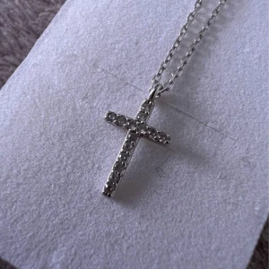 Silver kors halsband  - Helt ny