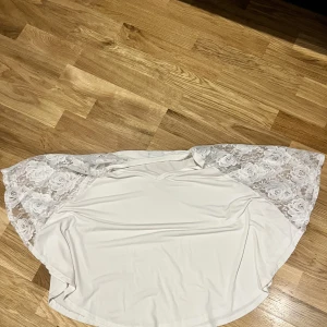 T-Shirt - Jätte söt blus som tyvärr inte kommer till användning. bra skick.