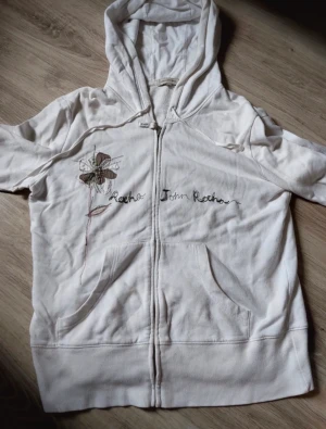 Snygg zip hoodie  - Ascool zip up som inte kommer till användning längre. Jättesnygg o lite y2k vibe. Tryck gärna på köp nu